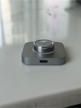 Oura NEW unused ring 4, size 9! Woman’s with charger